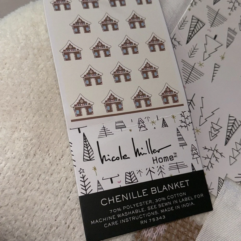 Nicole Miller Home Twin Chenille Gingerbread House Blanket NWT